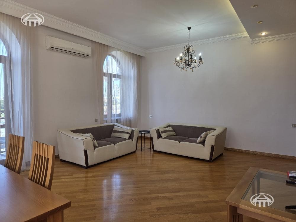 Квартира · 4 комн. · 122 м² · Кентрон