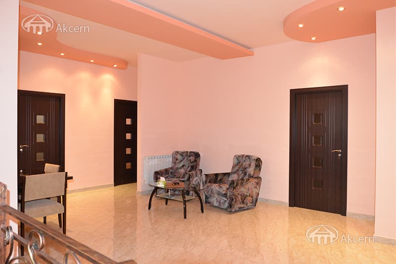 Дом · 8 комн. · 530 м² · Арабкир