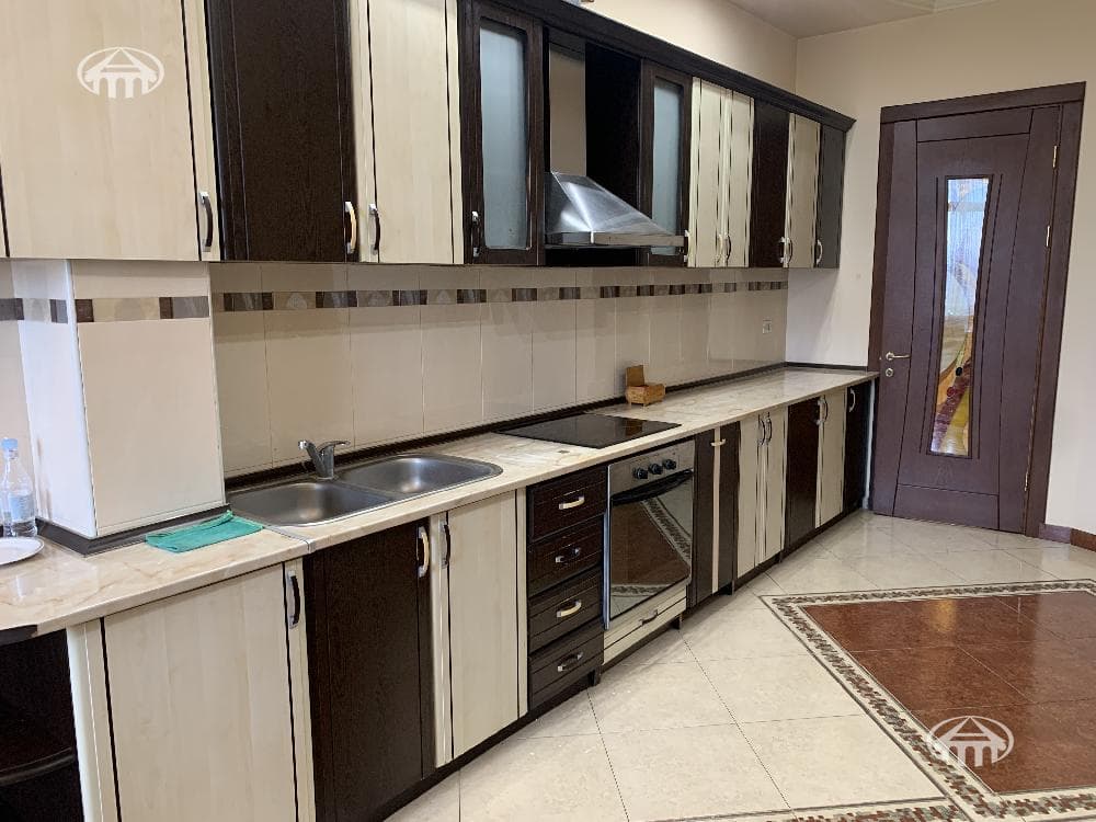 Apartment · 4 rooms · 192 m² · Kentron