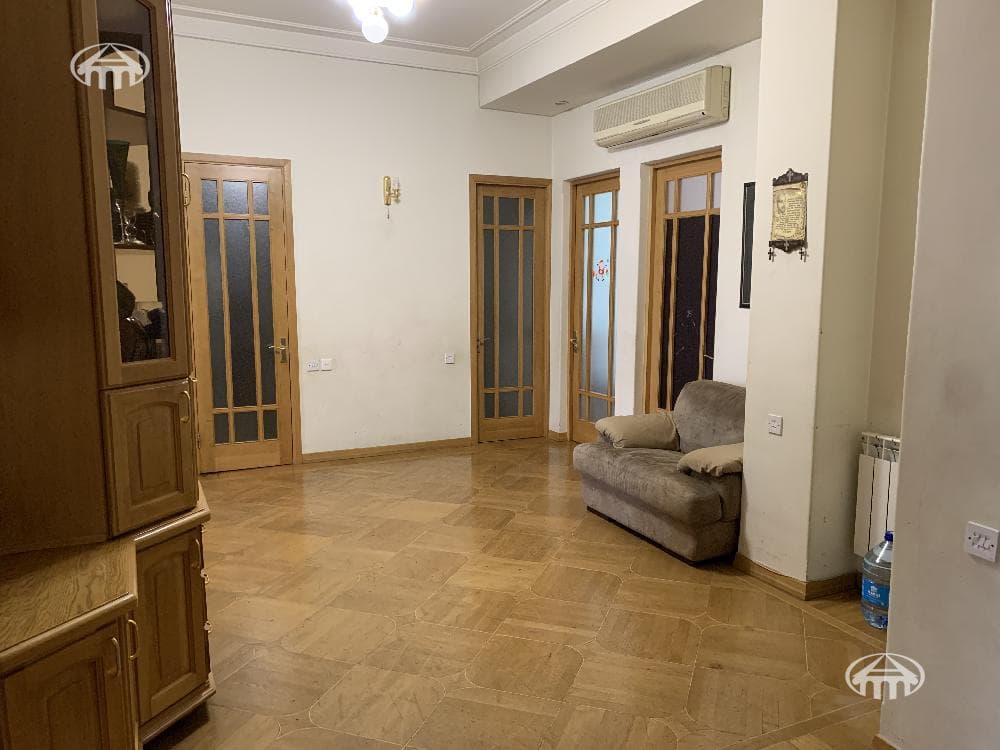 Квартира · 4 комн. · 130 м² · Кентрон