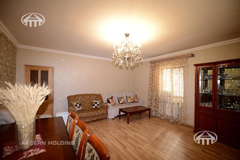 House · 5 rooms · 162 m² · Kentron