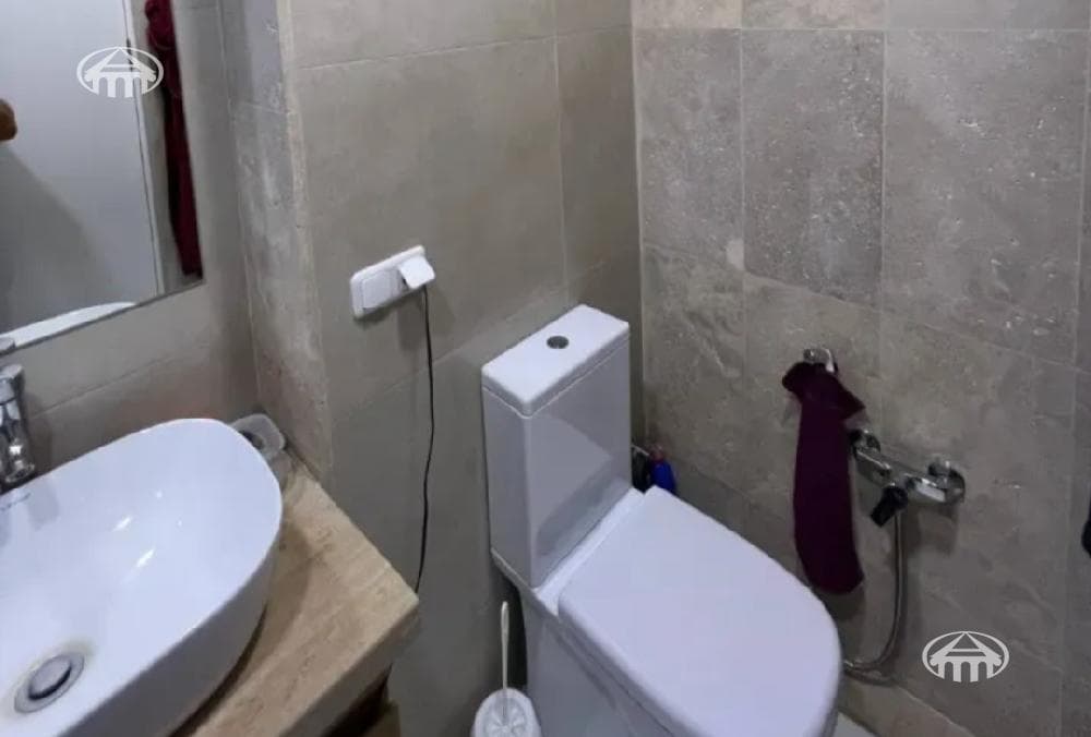 House · 4 rooms · 143 m² · Kentron
