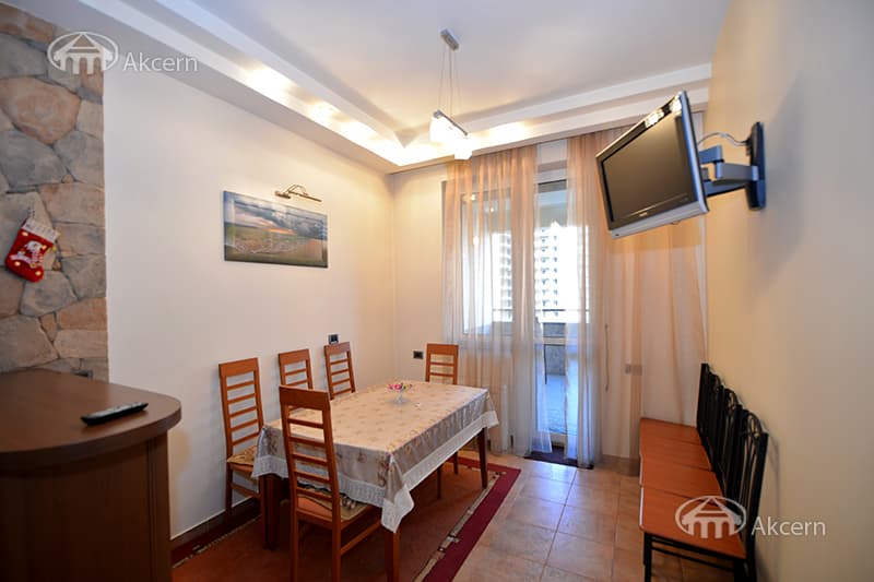 Բնակարան · 3 սեն. · 160 մ² · Կենտրոն