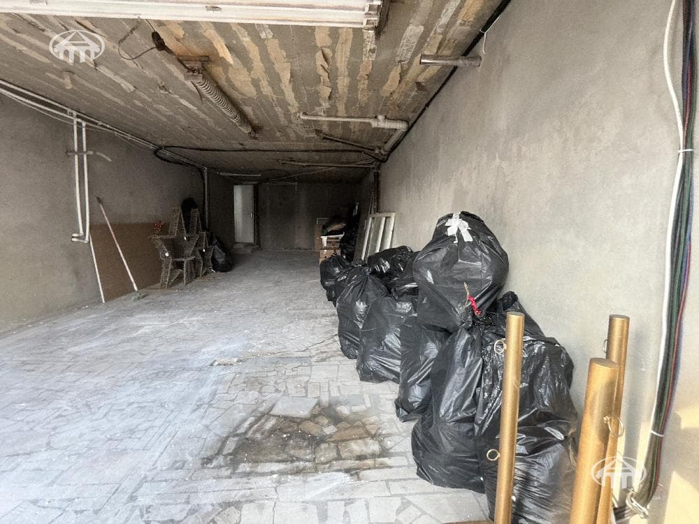 Hotel · 9 rooms · 956 m² · Kentron