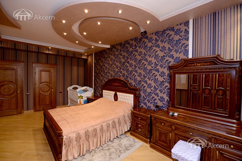 Apartment · 4 rooms · 192 m² · Kentron
