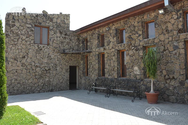 Ресторан · 1 200 м² · Эребуни
