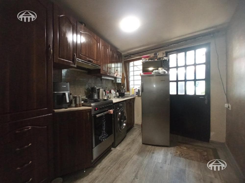 House · 3 rooms · 62 m² · Kentron