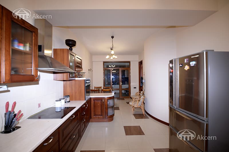 Квартира · 4 комн. · 186 м² · Кентрон