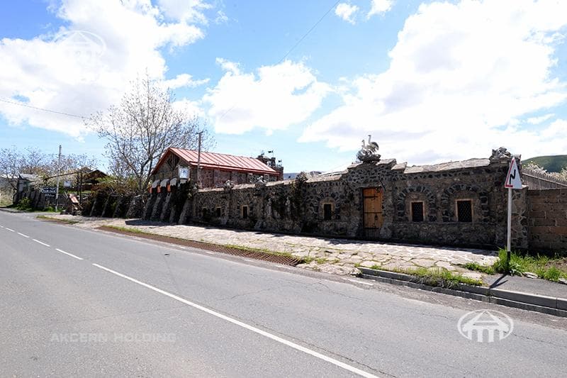 Land · 500 m² · Garni