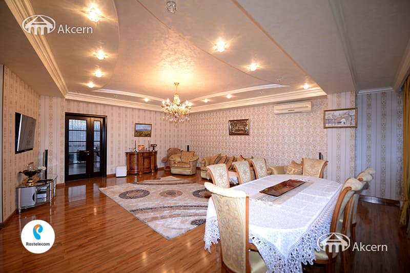 Բնակարան · 5 սեն. · 300 մ² · Կենտրոն