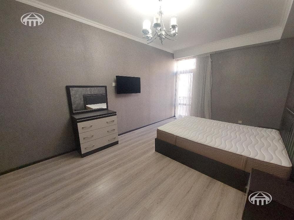 Apartment · 3 rooms · 130 m² · Kentron