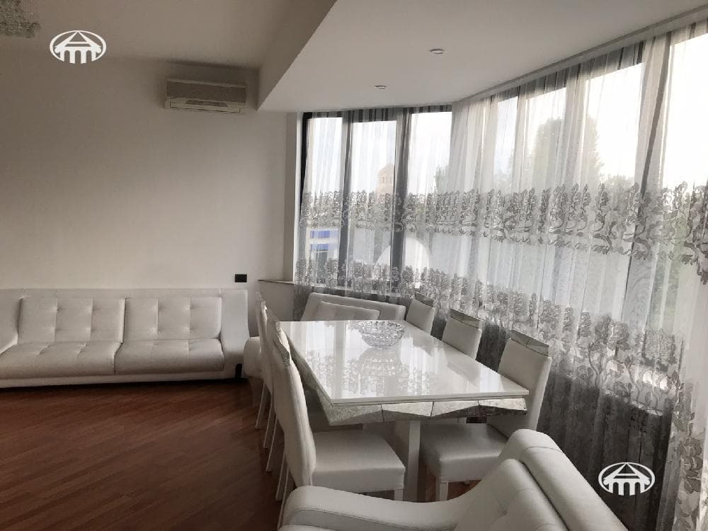 Բնակարան · 3 սեն. · 123,5 մ² · Կենտրոն