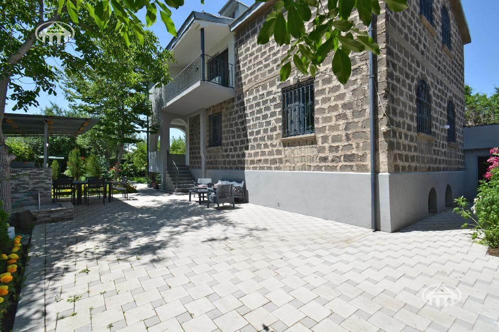 Особняк · 4 комн. · 272 м² · Птгни
