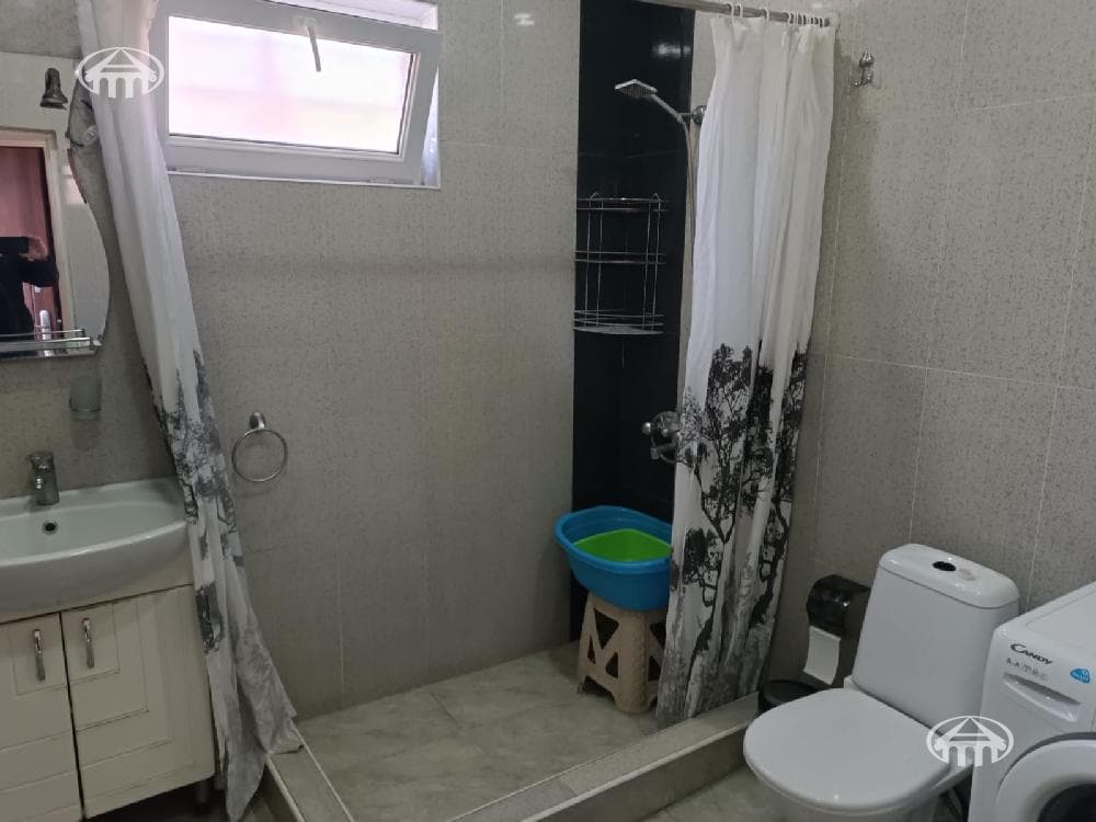 Առանձնատուն · 3 սեն. · 99 մ² · Կենտրոն
