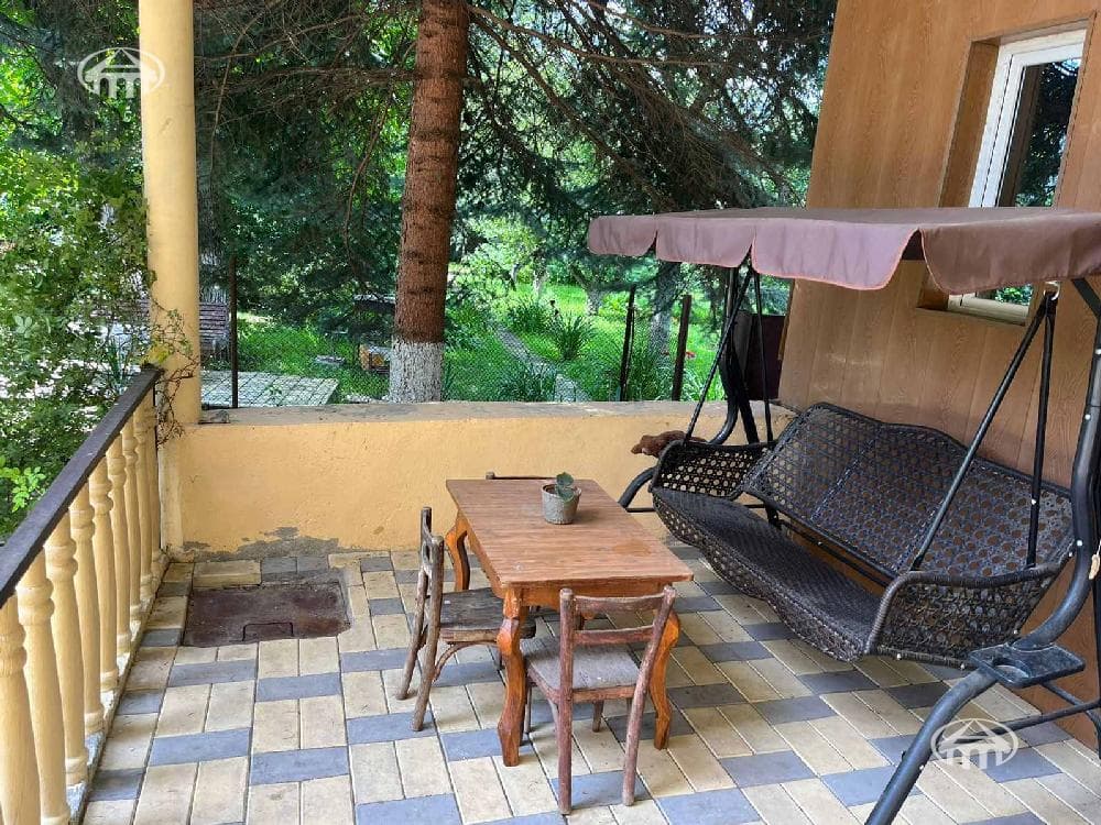 Mansion · 8 rooms · 425 m² · Gugark