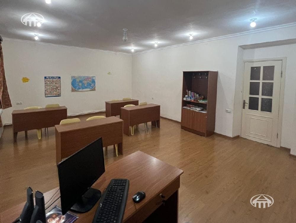 Дом · 3 комн. · 184 м² · Кентрон