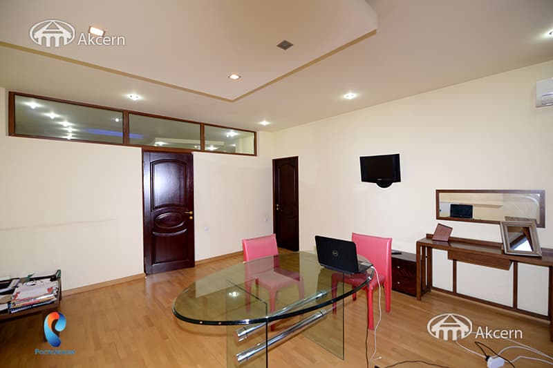 Apartment · 4 rooms · 215 m² · Kentron