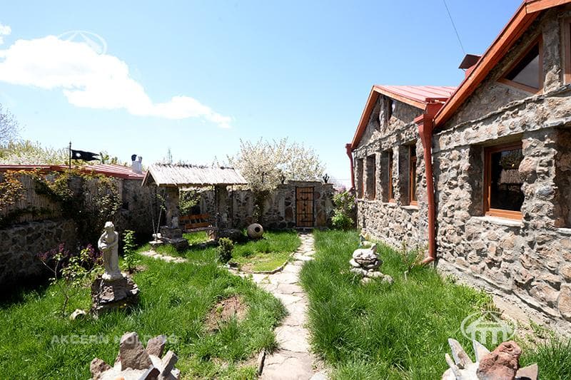 Mansion · 5 rooms · 210 m² · Garni