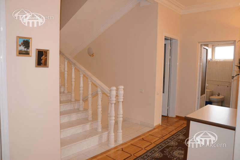 Mansion · 7 rooms · 560 m² · Kentron