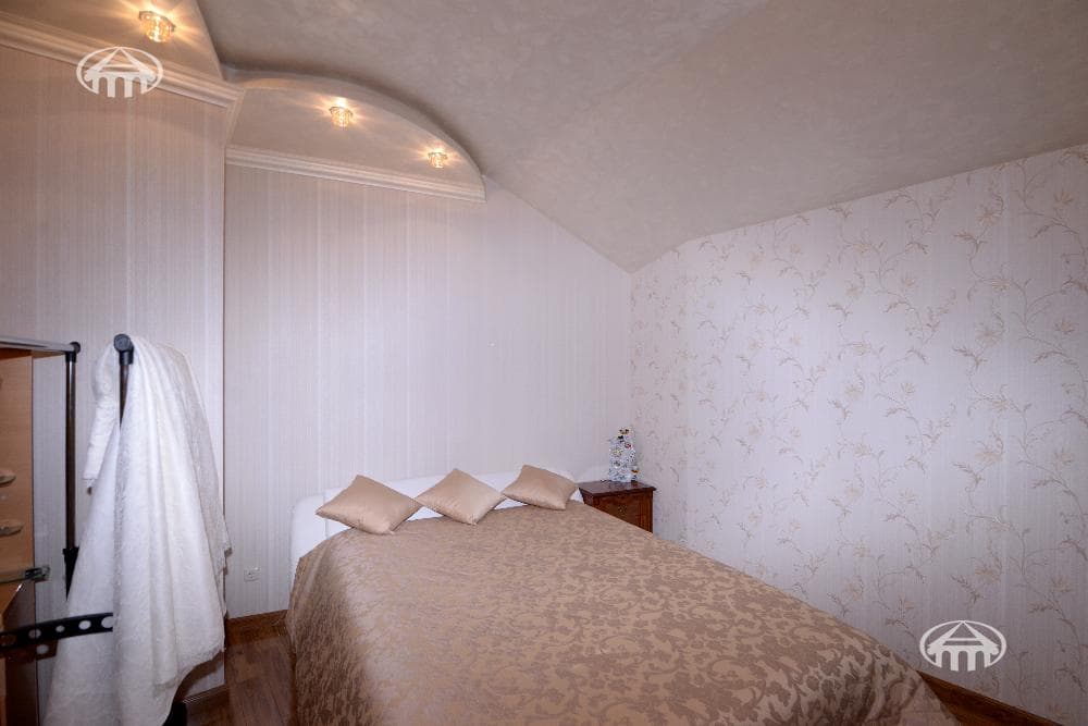 Квартира · 5 комн. · 300 м² · Кентрон