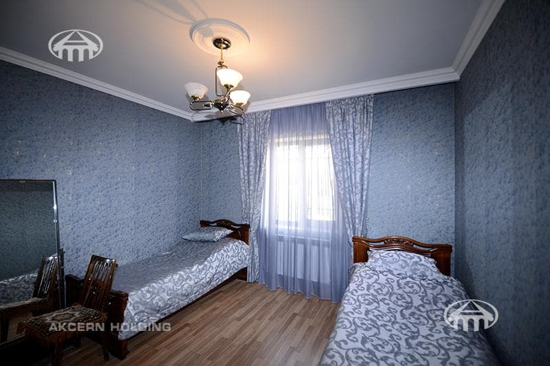 House · 5 rooms · 162 m² · Kentron