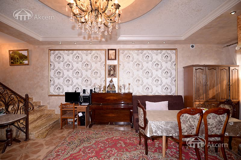 Дом · 4 комн. · 162 м² · Арабкир