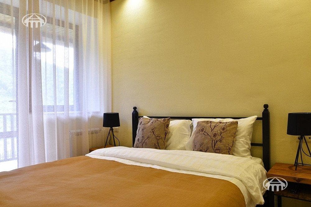 Hotel · 9 rooms · 889 m² · Dilijan
