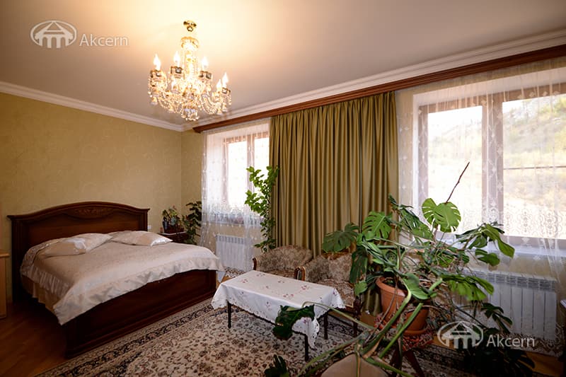 Mansion · 5 rooms · 372 m² · v. Arinj