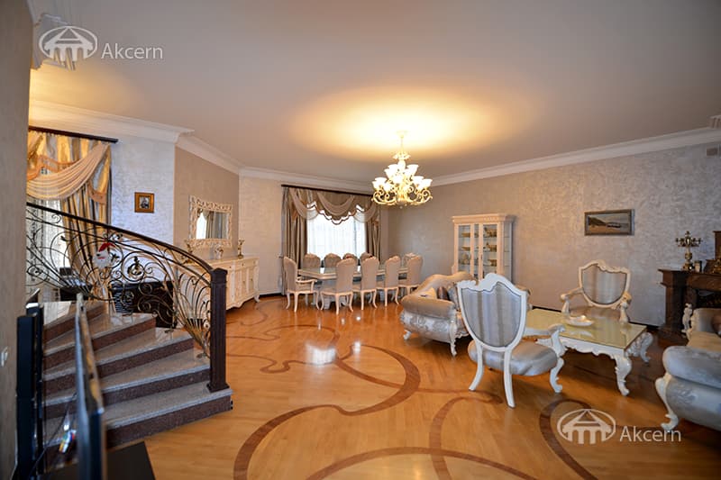 House · 6 rooms · 425 m² · Arabkir