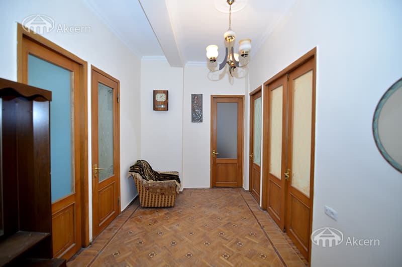 Apartment · 3 rooms · 121 m² · Kentron
