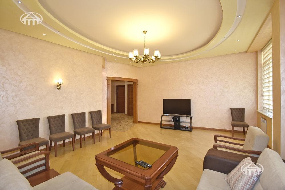 Квартира · 4 комн. · 181 м² · Кентрон