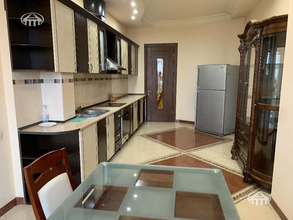 Apartment · 4 rooms · 192 m² · Kentron