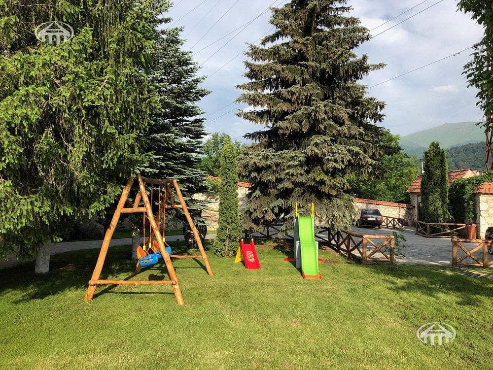 Hotel · 9 rooms · 889 m² · Dilijan