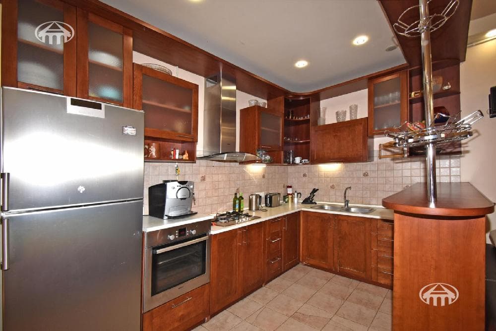 Apartment · 3 rooms · 84 m² · Kentron