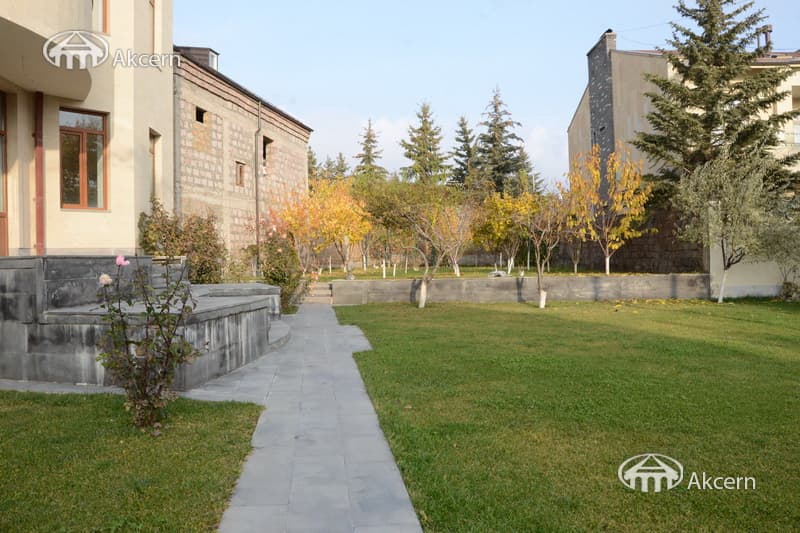 Առանձնատուն · 8 սեն. · 898 մ² · Արաբկիր