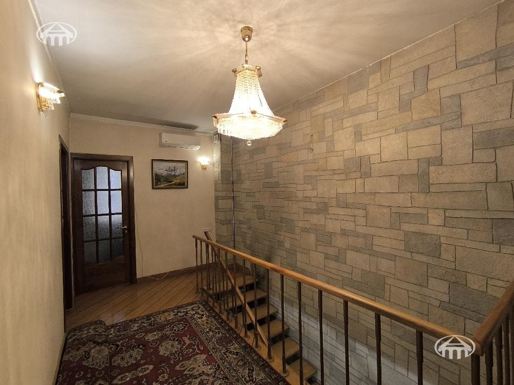 Apartment · 6 rooms · 179 m² · Kentron