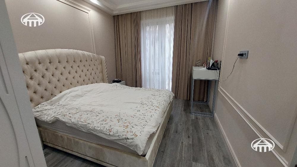 Таунхаус · 4 комн. · 300 м² · Аван