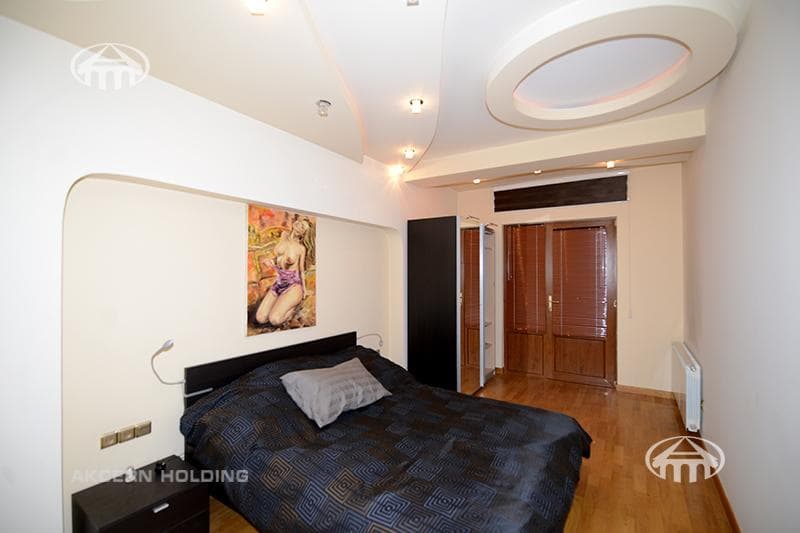 Apartment · 5 rooms · 298 m² · Kentron