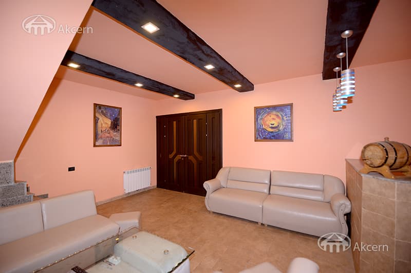 Hotel · 230 m² · Kentron