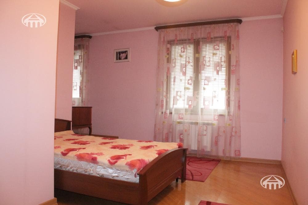 Բնակարան · 4 սեն. · 148 մ² · Կենտրոն