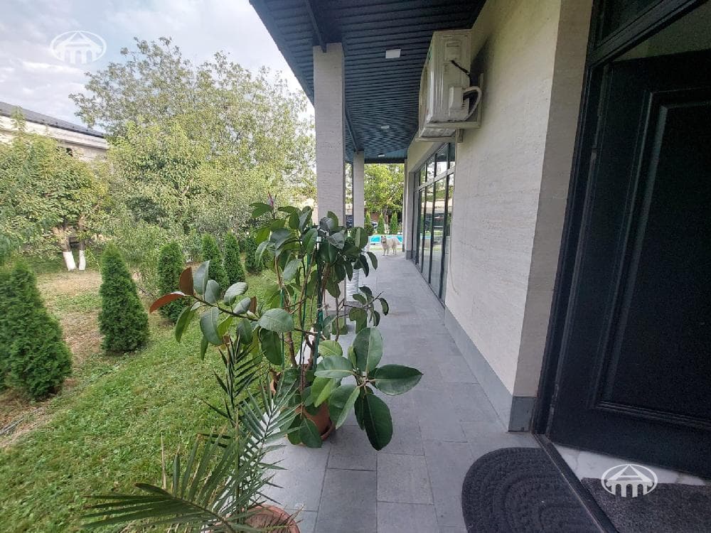 Mansion · 5 rooms · 150 m² · v. Arinj