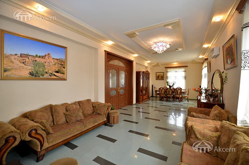 Особняк · 6 комн. · 349 м² · Аджапняк