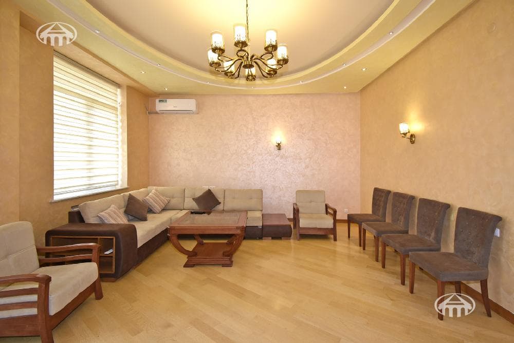 Квартира · 4 комн. · 181 м² · Кентрон
