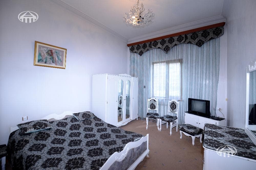 Սեփական տուն · 4 սեն. · 285 մ² · Էրեբունի