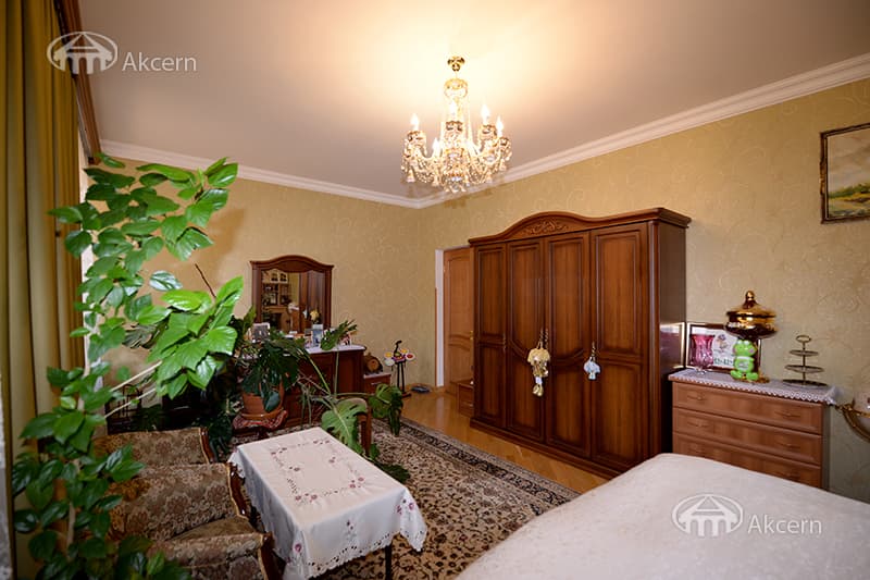 Mansion · 5 rooms · 372 m² · v. Arinj