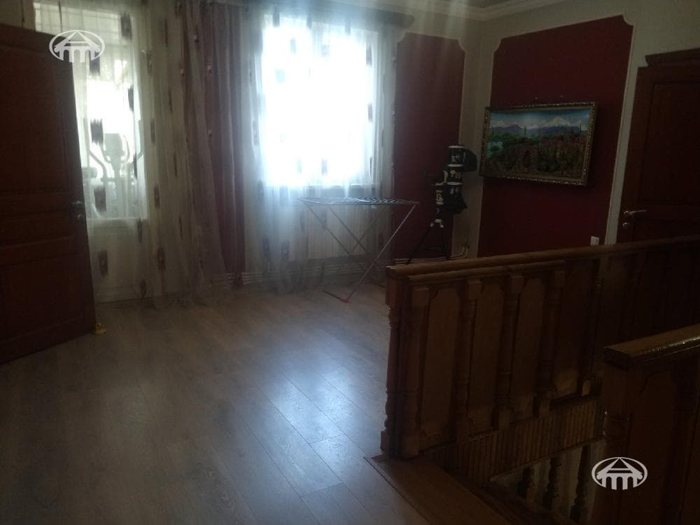 Дом · 5 комн. · 300 м² · Эребуни