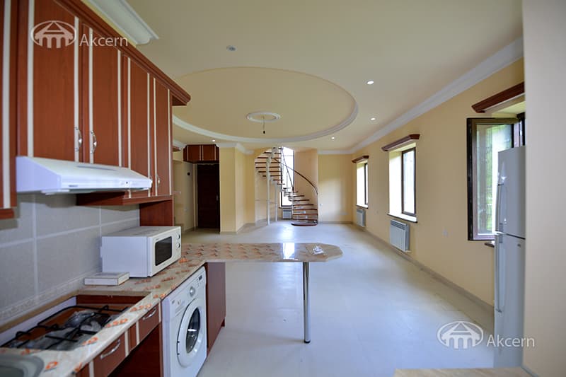 Загородный дом · 5 комн. · 249 м² · Раздан