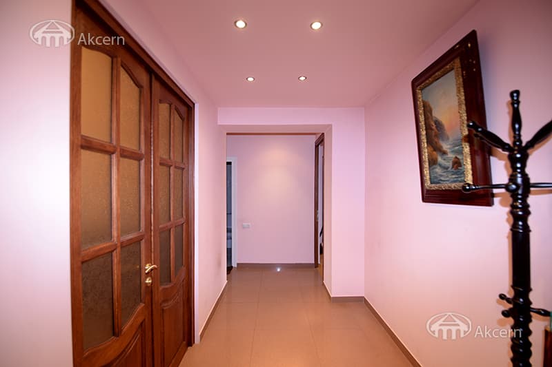 Квартира · 2 комн. · 72 м² · Кентрон