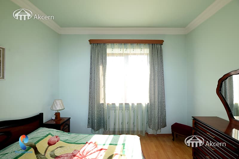 House · 3 rooms · 90 m² · Kentron