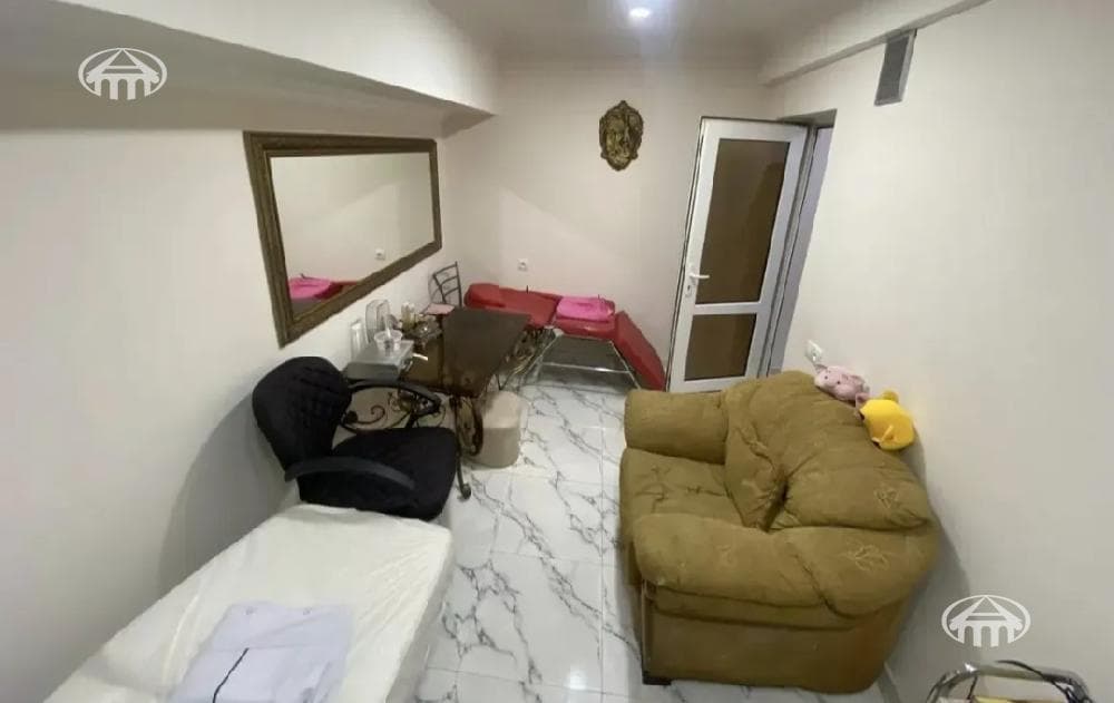Salon · 104 m² · Kentron